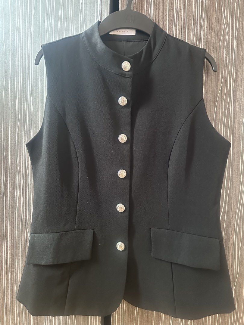 Maldita Black Sleeveless Top not Chanel Dior YSL (Category: Sleeveless) located in General Trias. Submitted by absolutefab (Listing ID 1466736649, Image 1). Description: Perfect for casual/formal occasion Size: Large With real pockets on front Very nice when worn Classy ₱2495 retail price Once worn ‼️General Trias Location‼️.