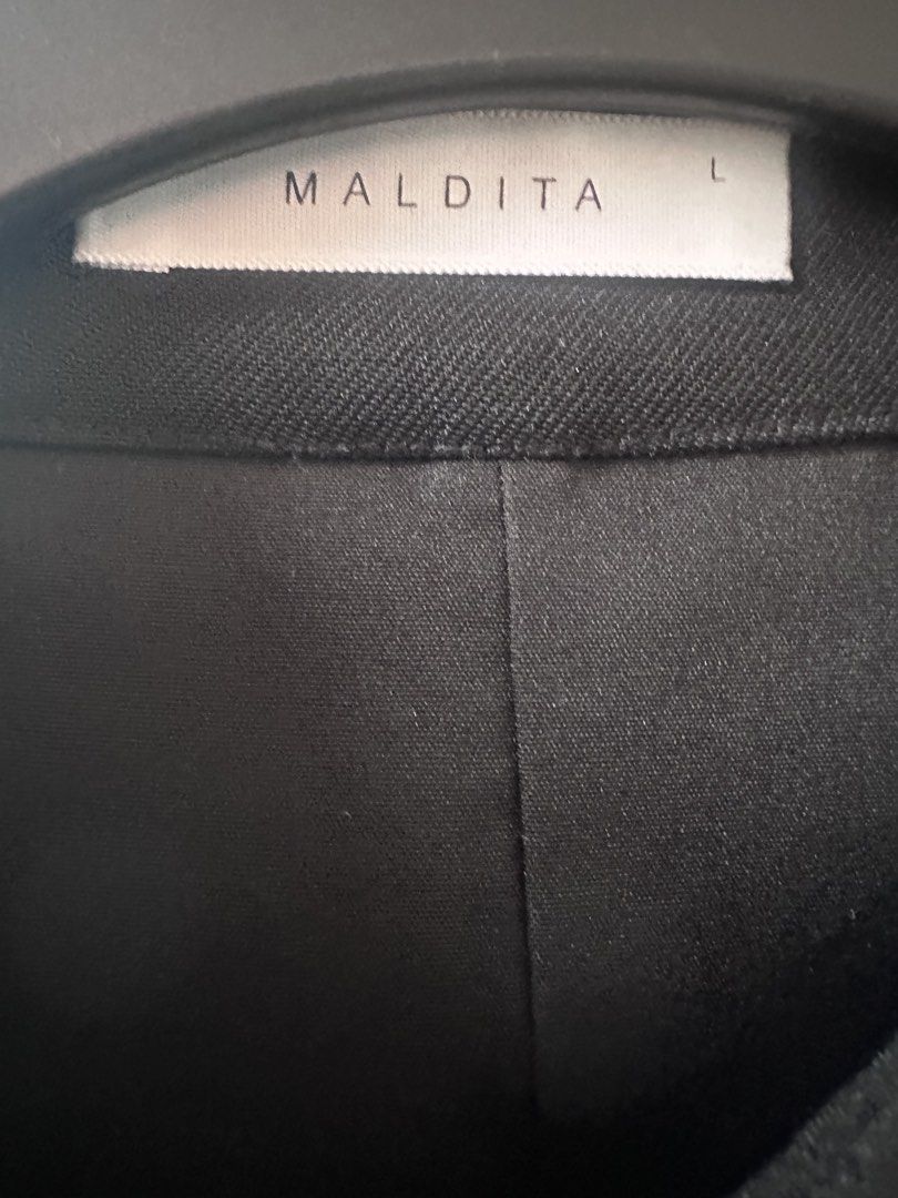 Maldita Black Sleeveless Top not Chanel Dior YSL (Category: Sleeveless) located in General Trias. Submitted by absolutefab (Listing ID 1466736649, Image 2). Description: Perfect for casual/formal occasion Size: Large With real pockets on front Very nice when worn Classy ₱2495 retail price Once worn ‼️General Trias Location‼️.