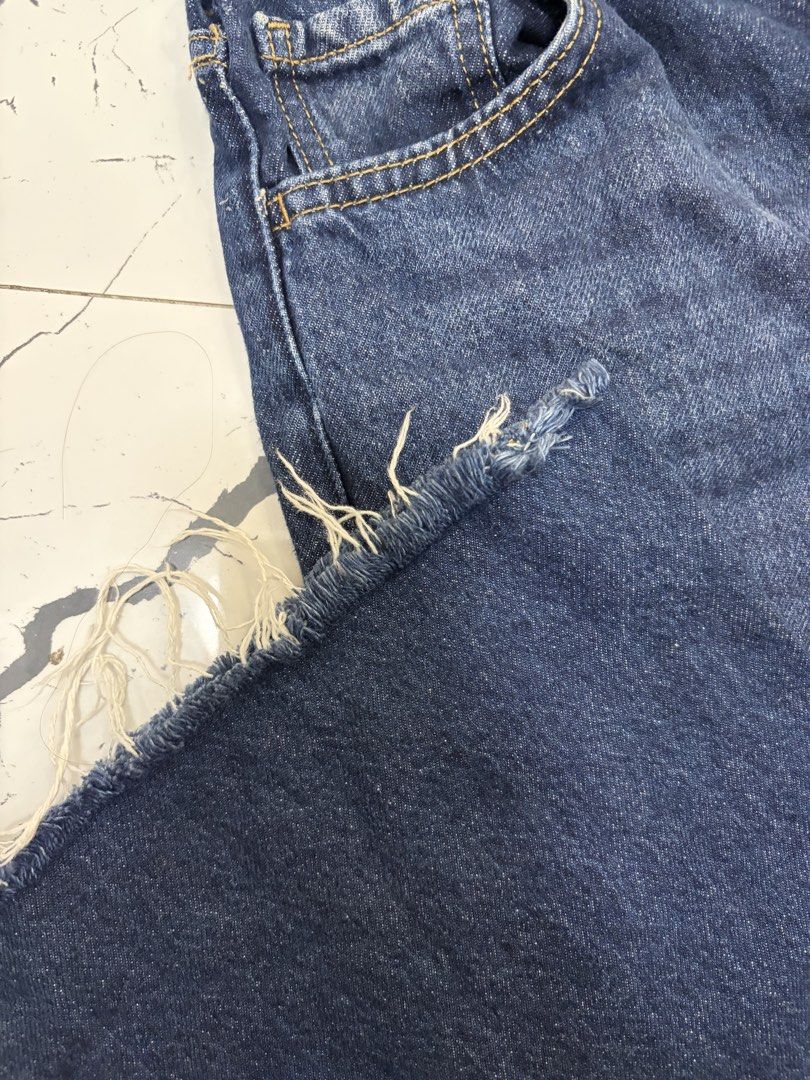Mango Dark Washed Denim Jeans (Waist Altered) (Category: Jeans) located in Manila. Submitted by eclaiire (Listing ID 1466591281, Image 3). Description: Mango Altered in waist to fit 23-24 waistline XXS-XS (FLAWS: the alter sew came off but can be fixed by sewing).