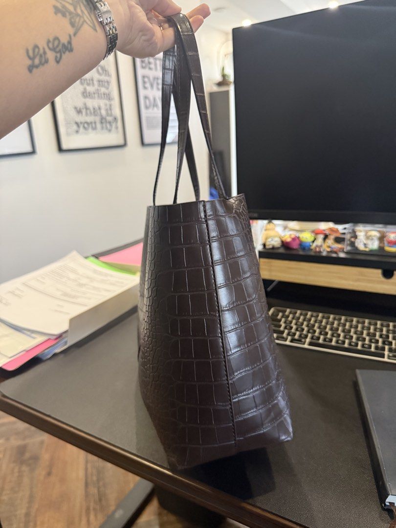 Mango Faux Leather Croc Effect Bag (Category: Tote Bags) located in Taguig. Submitted by preloved_bycarla (Listing ID 1466632587, Image 2). Description: Super nice and classy. Beautiful chocolate brown color. Barely used. Rfs: decluttering.