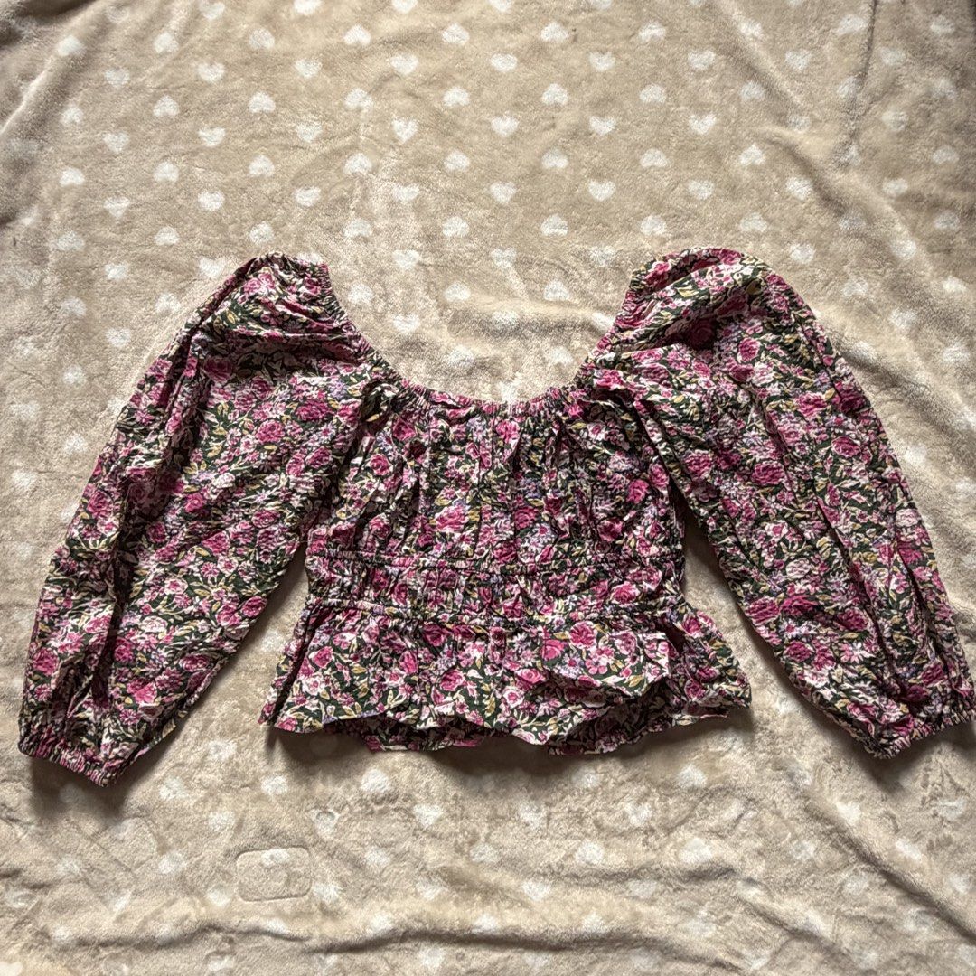 MANGO floral top (Category: Others Tops) located in Manila. Submitted by shefindshope (Listing ID 1466624258, Image 3). Description: .