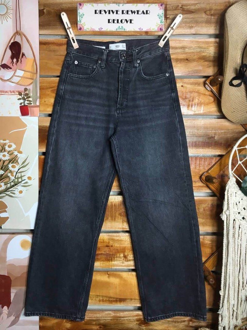 MANGO Highwaisted Wide Leg Pants (Category: Jeans) located in Pagadian. Submitted by angelcanzado (Listing ID 1466769407, Image 1). Description: MANGO Highwaisted Wide Leg Pants Excellent Condition Complete Tags Actual Color: Acid Black Size: 27 Tape measure L: 38 inches .