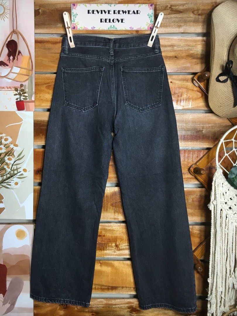 MANGO Highwaisted Wide Leg Pants (Category: Jeans) located in Pagadian. Submitted by angelcanzado (Listing ID 1466769407, Image 3). Description: MANGO Highwaisted Wide Leg Pants Excellent Condition Complete Tags Actual Color: Acid Black Size: 27 Tape measure L: 38 inches .