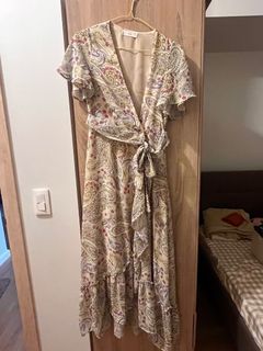 (Category: ) located in . Submitted by belles.shelf (Listing ID 1466653509, Image 1). Description: .