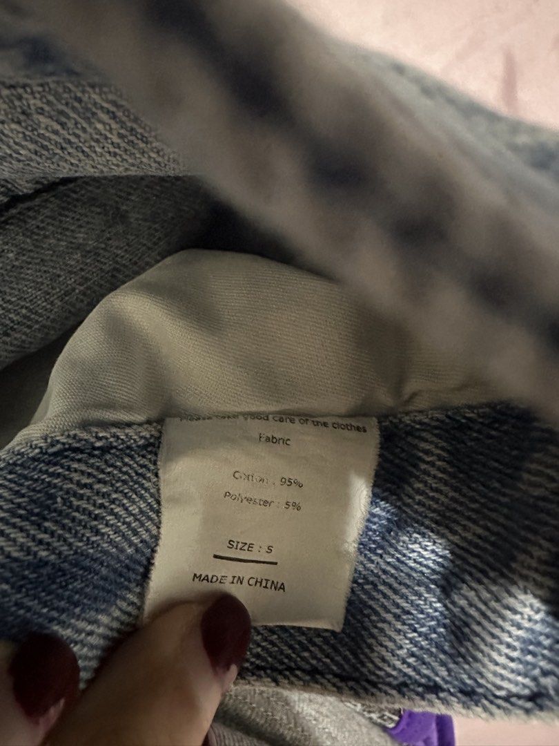 Mantou Pants (Category: Jeans) located in Hermosa. Submitted by alxgtz (Listing ID 1466715200, Image 3). Description: Waist adjusted 24-25 waistline Good quality denim.