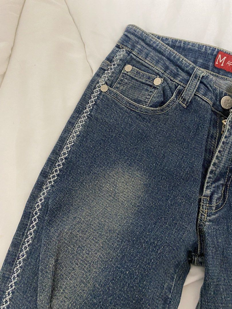 MAPLE & KING Vintage Denim Jeans with Side Stitching (Category: Jeans) located in Manila. Submitted by eileenmaye67636 (Listing ID 1466701885, Image 3). Description: PRELOVED! natambak na women pants waist: 26 inch length: 40 inch low waist shipping: j&t and lalamove.