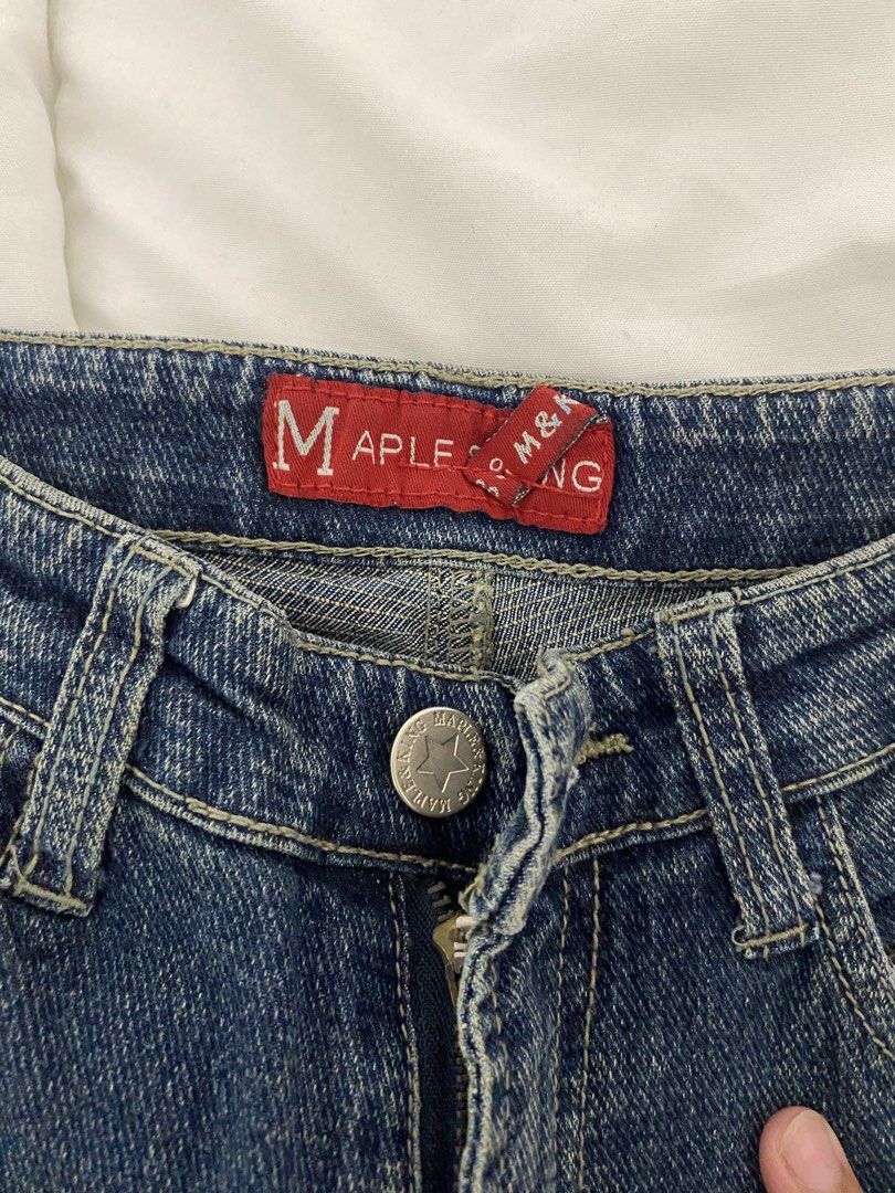 MAPLE & KING Vintage Denim Jeans with Side Stitching (Category: Jeans) located in Manila. Submitted by eileenmaye67636 (Listing ID 1466701885, Image 2). Description: PRELOVED! natambak na women pants waist: 26 inch length: 40 inch low waist shipping: j&t and lalamove.
