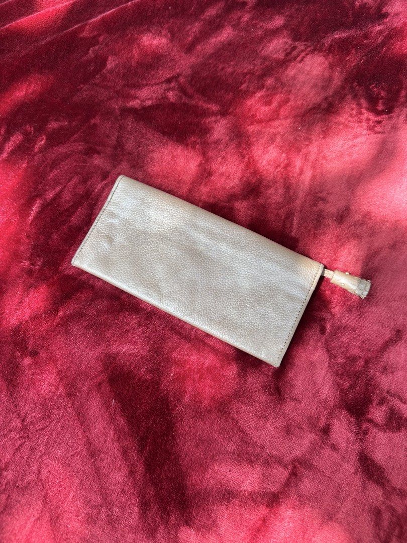 Marie Claire Peebled Leather Brown Longwallet. (Category: Wallets & Card holders) located in Cagayan de Oro. Submitted by kjcartier26 (Listing ID 1466614406, Image 2). Description: Flawless, Has many compartments. ✨.