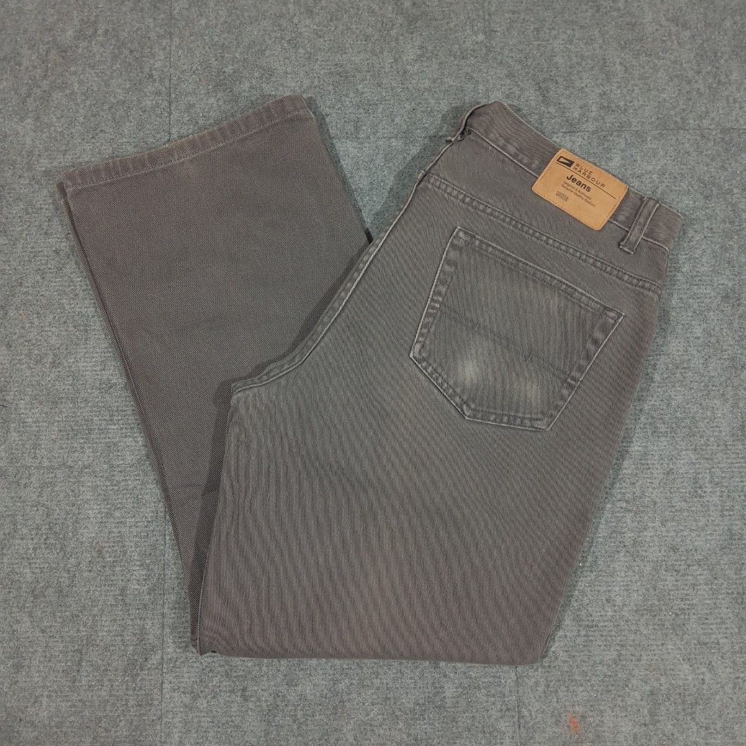 Marks & Spencer Blue Harbor Jeans (Category: Jeans) located in Taguig. Submitted by sito. (Listing ID 1466624592, Image 1). Description: For sale! 📣 Marks & Spencer Blue Harbor Jeans Specs and measurements: • Size 36 • Length 38 inches • Hem 9 inches Condition Details: • Issue: NONE • Color rate: 9.5/10 • Overall Condition: 10/10 Asking Price: ~₱723 Transaction Details: Location: Upper Bicutan, Taguig City, Metro Manila, 1633 Payment: Gcash / Ma