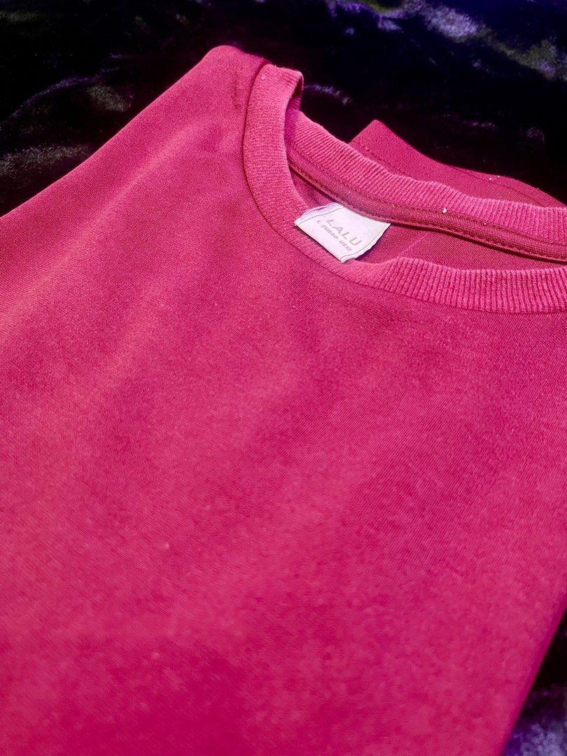 Maroon Oversized T-Shirt Size L (Category: Shirts) located in Quezon City. Submitted by onesourceph (Listing ID 1466769861, Image 2). Description: - Brand: LALU - Size: M-L (Oversized, relaxed boxy fit) - Color: Rich maroon / burgundy red - Design: Classic crew neck, short sleeves with subtle mesh panel detail on cuffs - Style: Great casual everyday staple, pairs easily with denim or linen shorts.