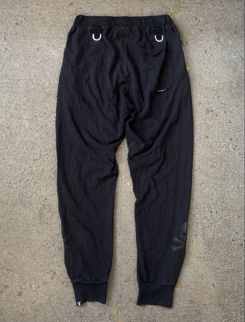Mastermind World Leather Patch Logo Draw String Jogger Pants (Category: Joggers) located in Kalibo. Submitted by bryaninosa20819 (Listing ID 1466773922, Image 2). Description: Mastermind World Leather Patch Logo Draw String Jogger Pants Dimes : 28-34x39 Excellent Condition Color Rate 9/10 Need Wash.