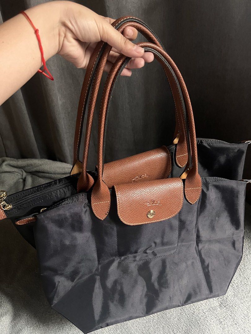 Medium and Large Longchamp (Category: Tote Bags) located in San Jacinto. Submitted by kellysthrift_ (Listing ID 1466587249, Image 1). Description: 2000 large 1800 medium Long handle Longchamp.
