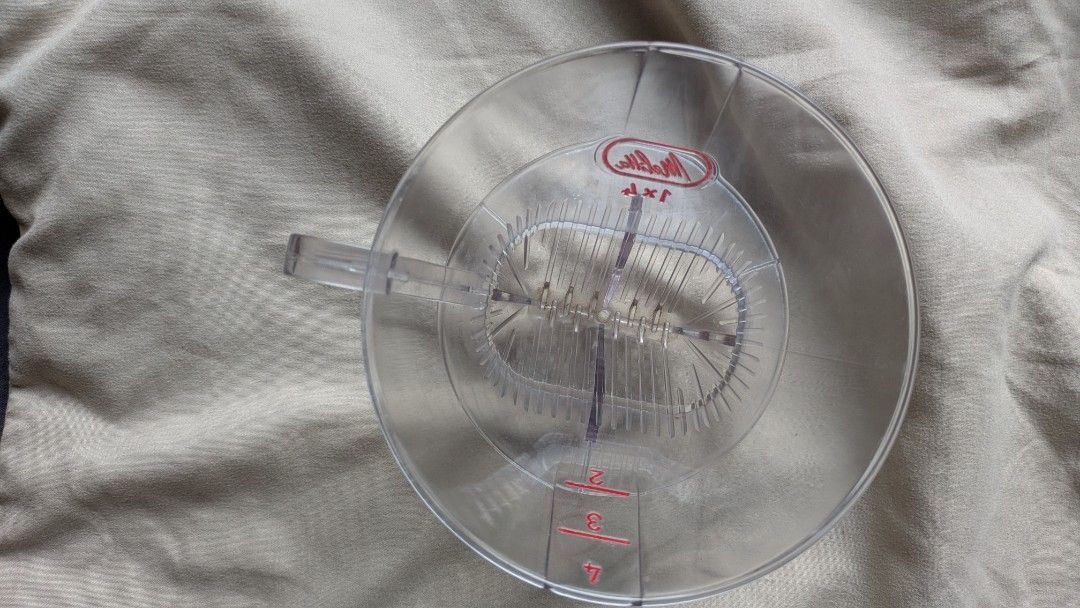 Melitta Coffee Dripper for 2-4 Cups Clear Filter (Category: Coffee & Tea Tableware) located in Makati City. Submitted by thedeclutterproject2019 (Listing ID 1466573037, Image 3). Description: Plastic Melitta Coffee Dripper for 2-4 Cups Size (W x D x H): Approx. 5.3 x 4.4 x 3.2 inches (13.5 x 11.2 x 8.2 cm); Capacity: 1 x 2 (for 2 - 4 cups).