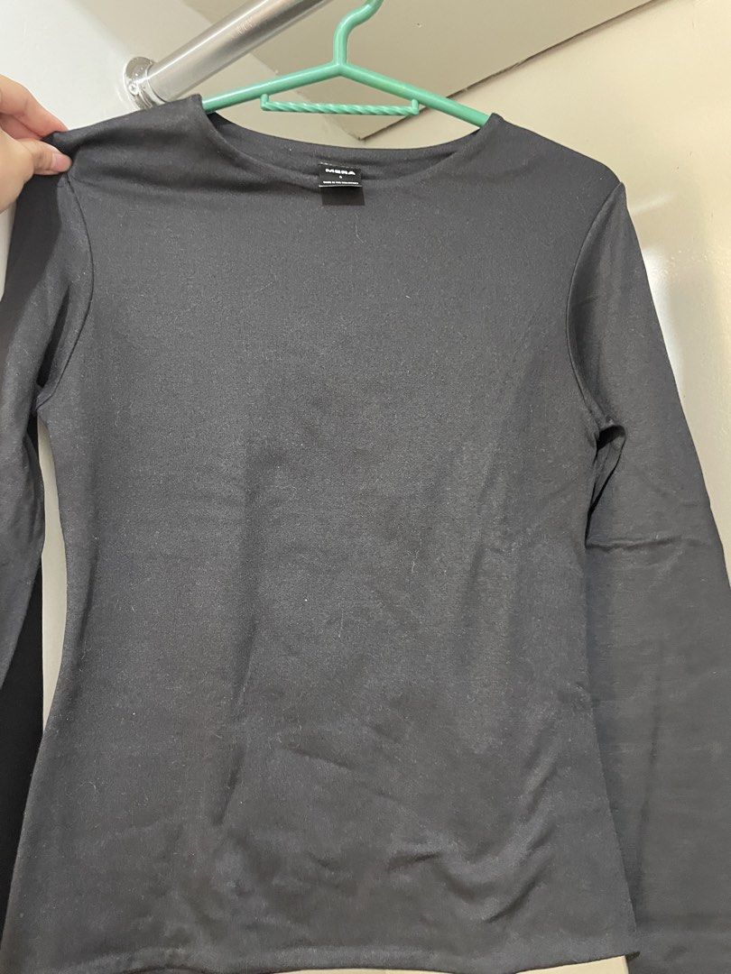 mera black longsleeve top with thumbhole (Category: Longsleeves) located in Quezon City. Submitted by leocurations (Listing ID 1466760554, Image 1). Description: .