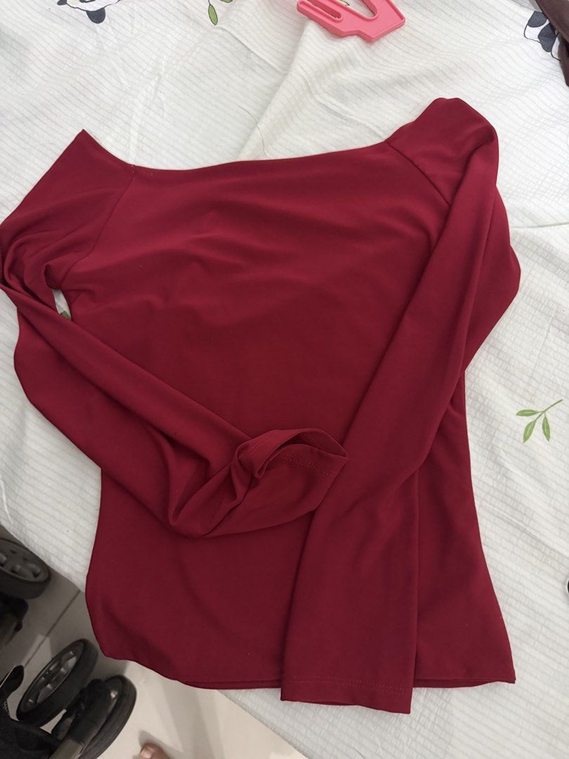 MERA Red Off-Shoulder Long Sleeve Top Size S (Category: Longsleeves) located in Manila. Submitted by shopwden (Listing ID 1466762038, Image 1). Description: .