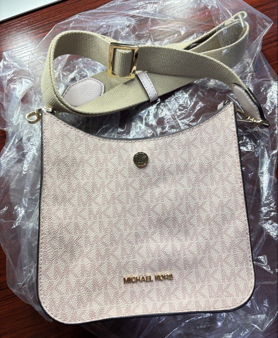 Michael Kors | US Bought (Category: Cross-body Bags) located in Manila. Submitted by prlovedstff (Listing ID 1466768604, Image 1). Description: AUTHENTIC Michael Kors Signature Crossbody Bag US Bought | Like New Used only once Clean interior and exterior Adjustable strap 📍Sta. Mesa, Manila.