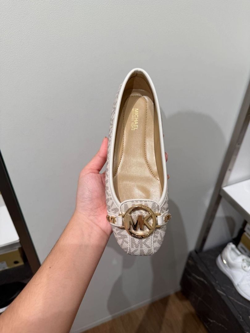 Michael Kors Ballerina White (Category: Shoe inserts) located in Rizal. Submitted by hiraya16 (Listing ID 1466647636, Image 1). Description: Pre order Womens5 to Womens9 DM for details..