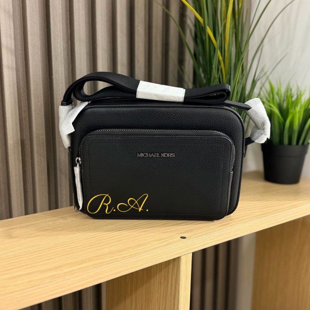 Michael Kors Black Leather Crossbody Bag (Category: Sling Bags) located in Manila. Submitted by rhona30antiquera (Listing ID 1466768633, Image 1). Description: ‼️NEW ARRIVAL‼️ MK Bag for Men • Pebbled leather • 100% leather • Gunmetal hardware • 9”W X 6.25”H X 2.5”D • Adjustable strap: 13”-28” • Exterior details: front zip pocket Original and brand new On hand and ready to ship Can ship nationwide DM us for inquries 📩📩📩📩.