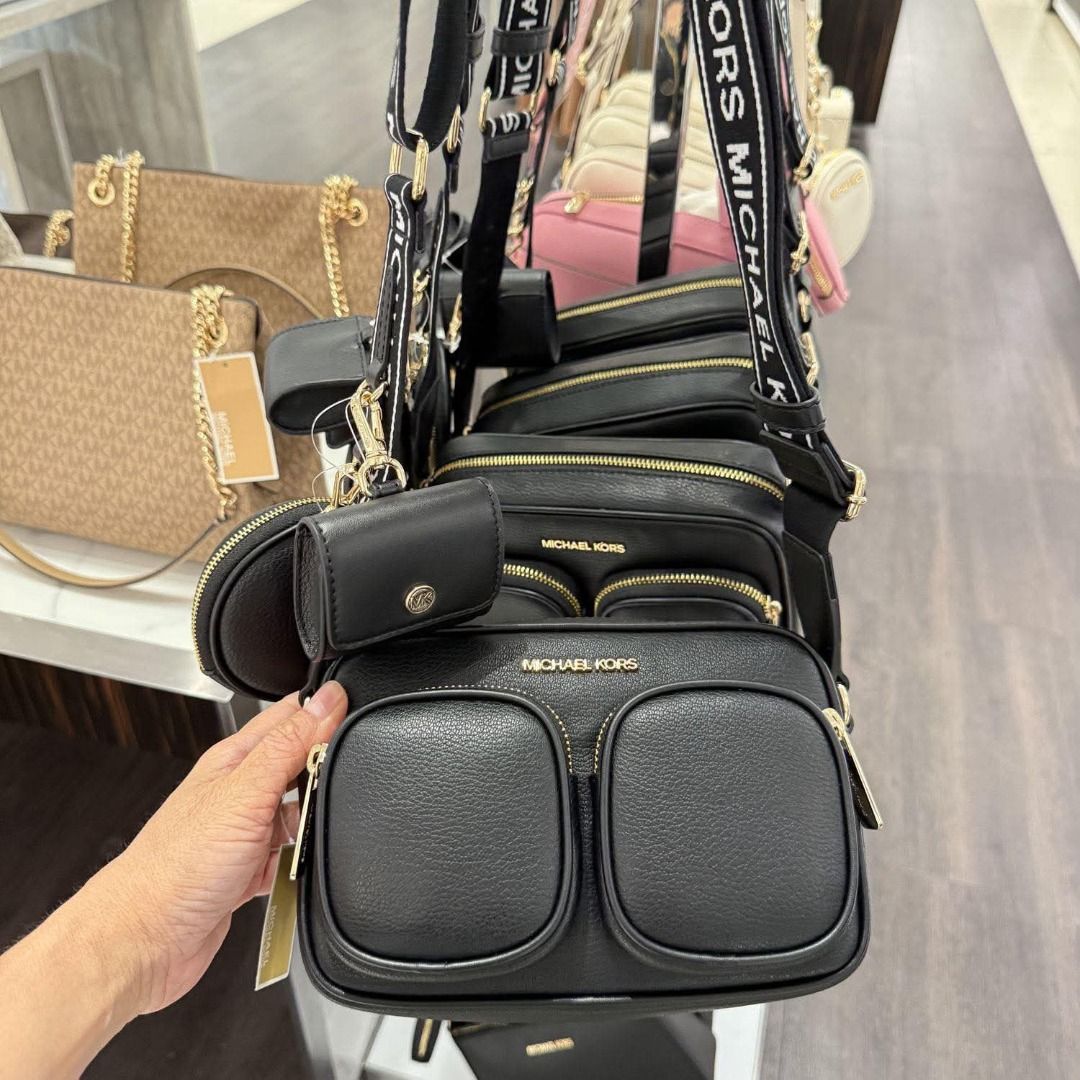 Michael Kors Jet Set (Category: Tote Bags) located in Rizal. Submitted by hiraya16 (Listing ID 1466699435, Image 3). Description: Pre order. DM for details.