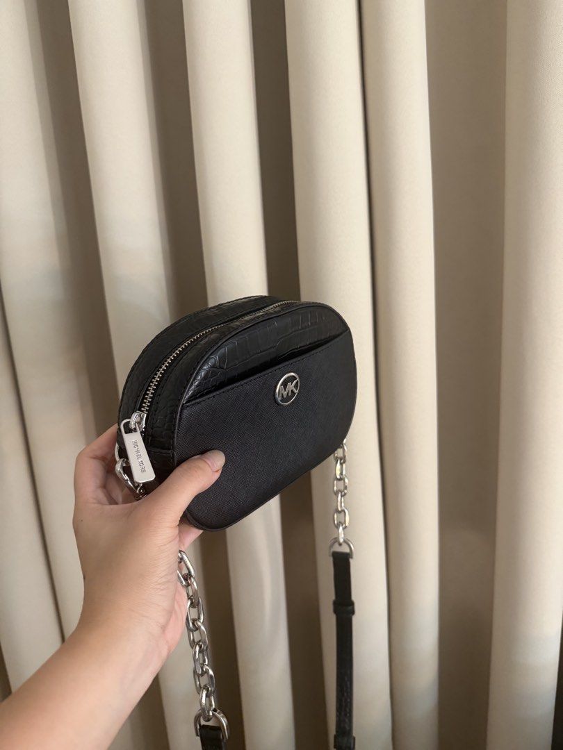 Michael Kors Jet Set Glam Bag MK (Category: Cross-body Bags) located in Pasay City. Submitted by declutterw_me (Listing ID 1466579882, Image 2). Description: No issues Guaranteed Original .