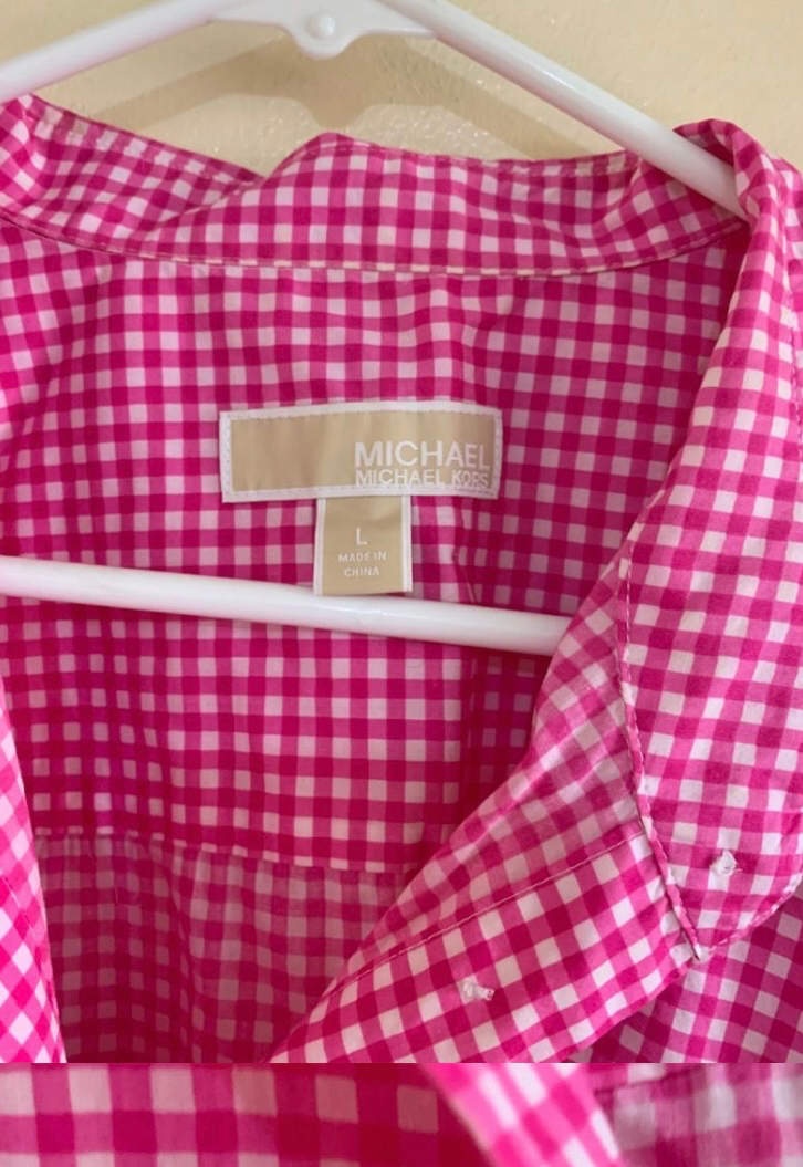 Michael Kors Longsleeve Womens (Category: Longsleeves) located in Valenzuela. Submitted by clickandshoppreloved (Listing ID 1466615633, Image 3). Description: Michael Kors Longsleeve Womens Onhand, Original Large OnTag (25L x 20W) Color : Pink (Excellent Condition, Good As New).
