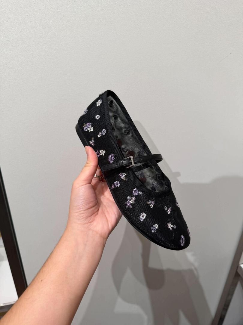 Michael Kors Mesh (Category: Shoe inserts) located in Rizal. Submitted by hiraya16 (Listing ID 1466646811, Image 3). Description: Pre order Womens5 to Womens9 DM for details..