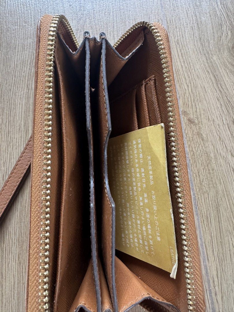 Michael Kors Phone Wallet (Category: Wallets & Card holders) located in Santa Rosa. Submitted by meldeclutters (Listing ID 1466563732, Image 3). Description: Michael Kors Phone Wallet Bought in Japan Lightly used, signs of usage Php 800 RFS: Declutter.