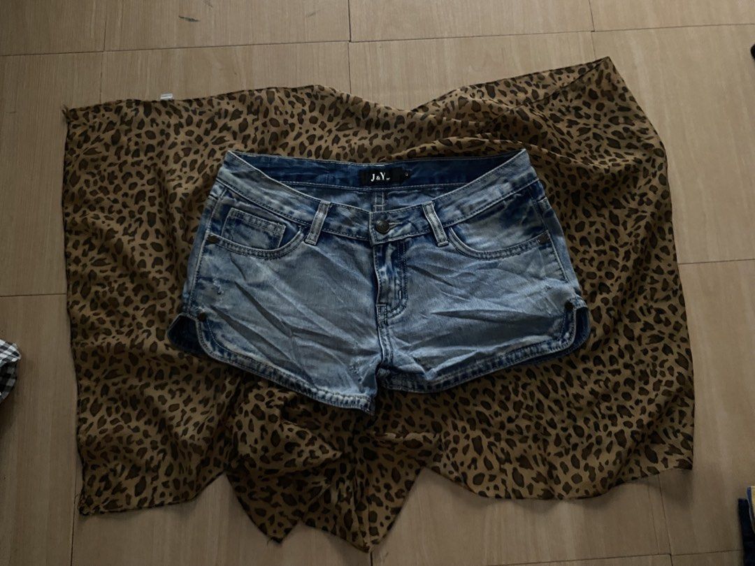 micro denim dolphin short (Category: Shorts) located in Manila. Submitted by lavernsloop (Listing ID 1466605128, Image 1). Description: size 27|low hard denim | lenght 9.5.