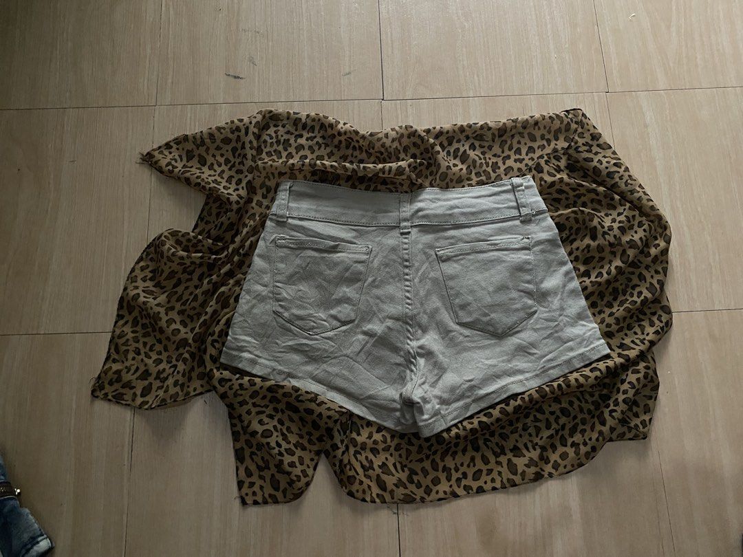 micro stretch light brown short (Category: Shorts) located in Manila. Submitted by lavernsloop (Listing ID 1466606141, Image 2). Description: size 28-29 | mid stretchable | lenght 10.4 📩DM FOR MORE DEETS.