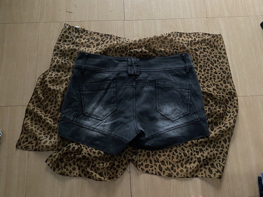 micro vintage button down denim skort (Category: Shorts) located in Manila. Submitted by lavernsloop (Listing ID 1466589099, Image 2). Description: size 29-30 | low hard denim | lenght 11.5 📩DM FOR MORE DEETS! .
