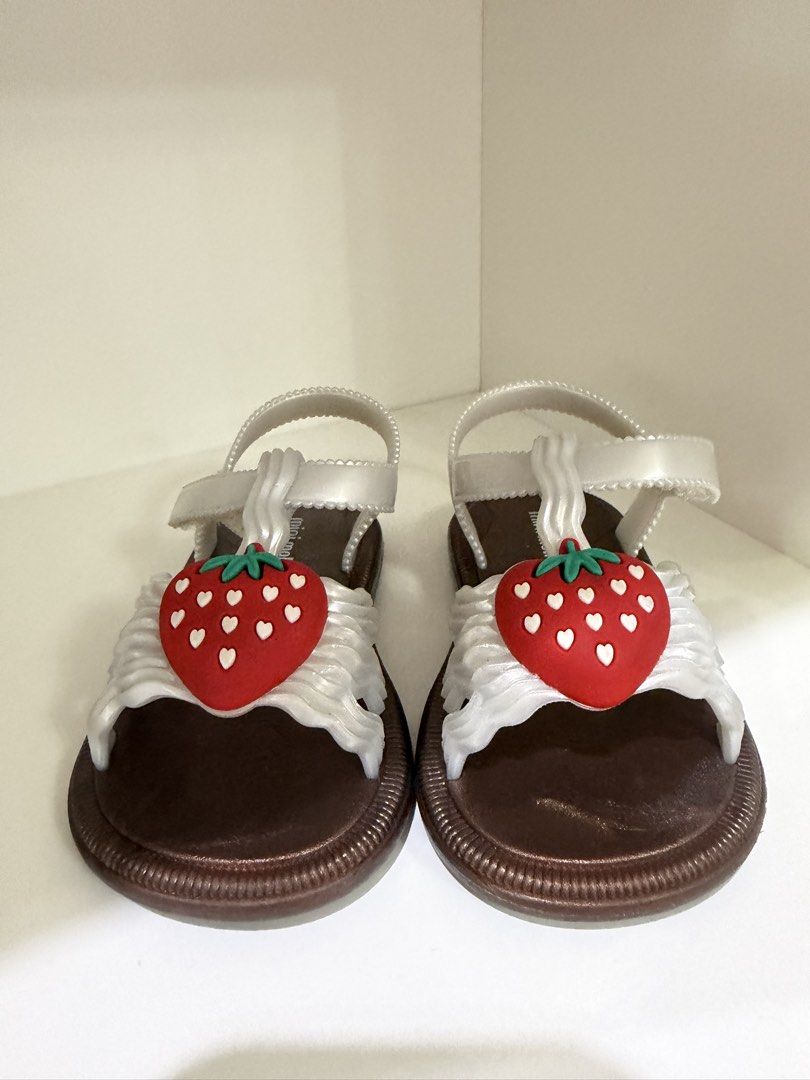 Mini Melissa (Category: Babies & Kids Fashion) located in Manila. Submitted by mommyknowsbest (Listing ID 1466613358, Image 1). Description: 100% Authentic Size: EUR 22/23, US 7 Condition: 10/10 Still with scent RFS: Outgrown Price: P 450 + SF MOP: BDO, BPI or GCash.