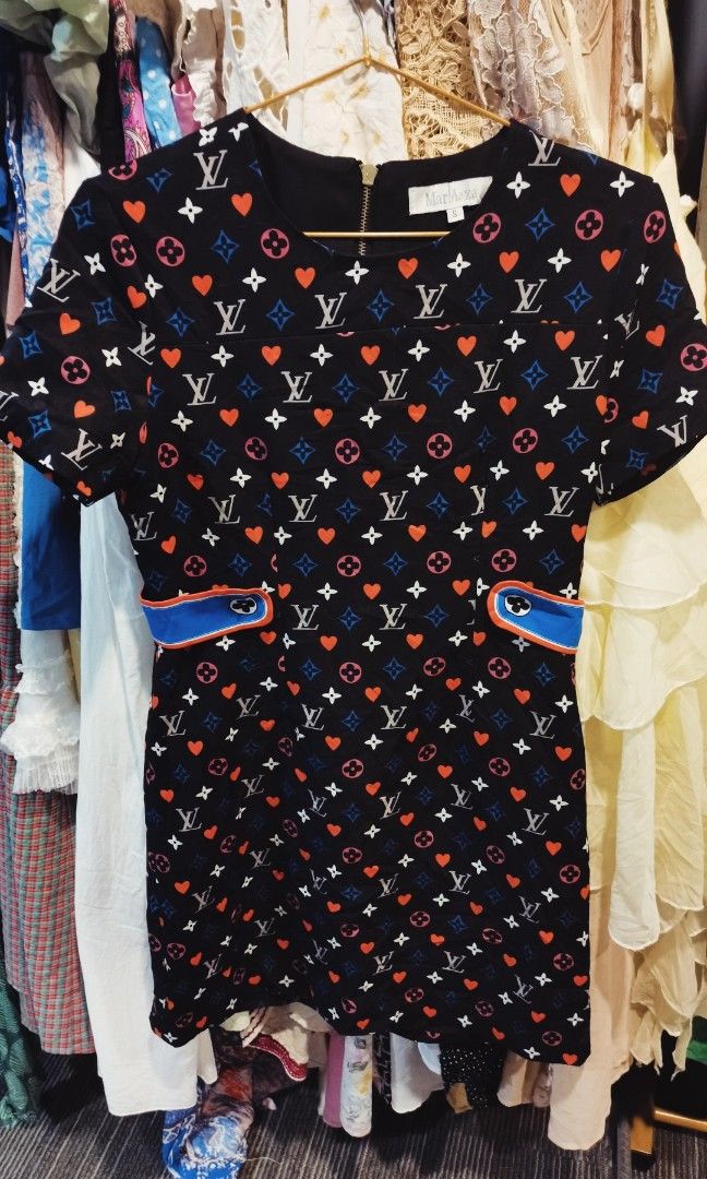 Mini robe luxury print dress (Category: Dresses) located in Batangas. Submitted by micaelaul (Listing ID 1466575433, Image 3). Description: 32 bust 25-28 waist non-stretch Super ganda nito, ganda ng tela at ang sosyal.