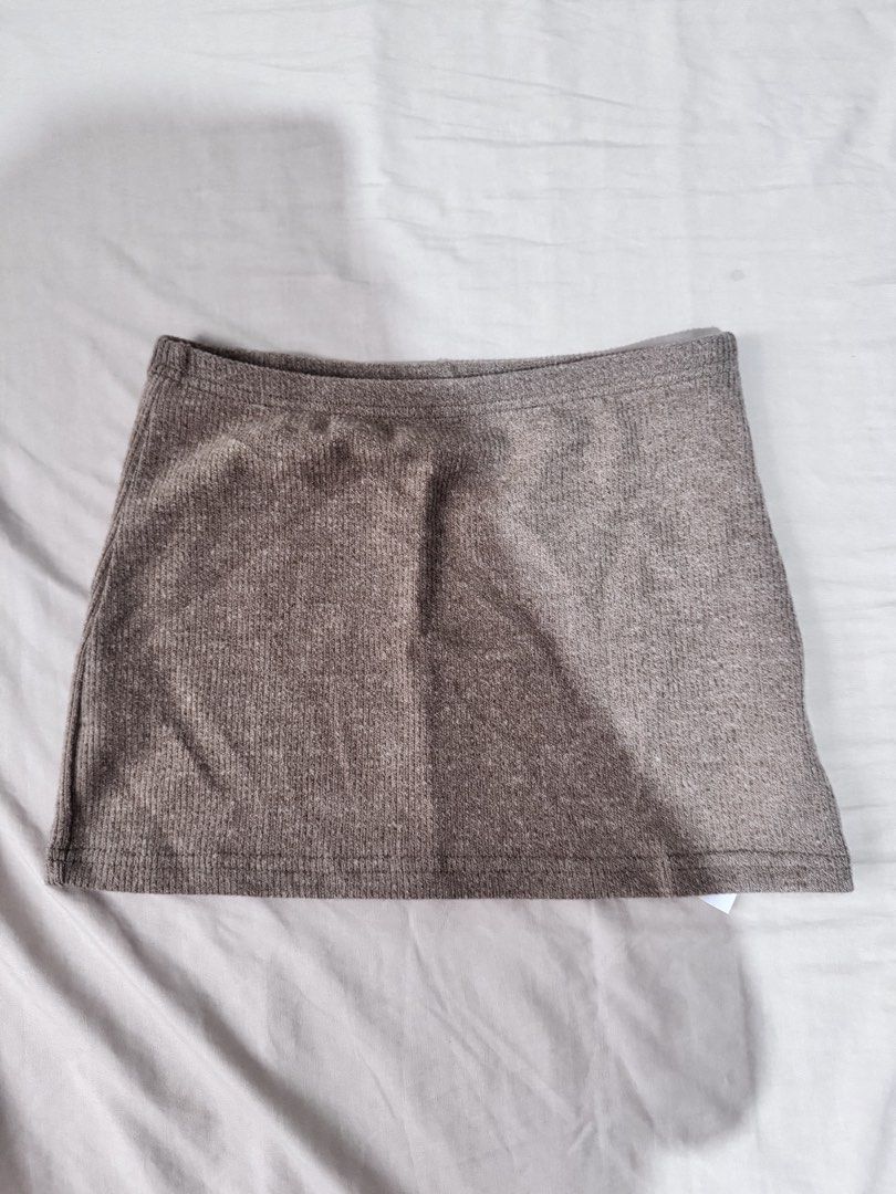 Mini Skirt (Category: Skirts) located in Las Pinas. Submitted by raizelannn (Listing ID 1466711969, Image 2). Description: Shein Mini skirt Brandnew Sise xs-s.