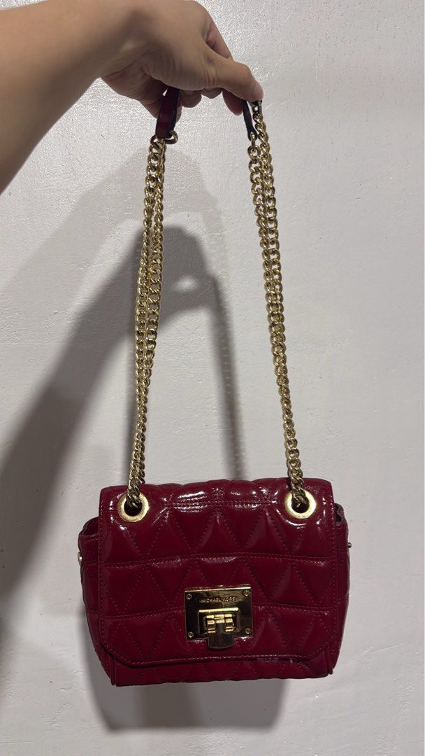 MK Sling quilted patent (Category: Cross-body Bags) located in Manila. Submitted by prelovedrepubliq (Listing ID 1466770853, Image 1). Description: Japan sourced MK Sling No tarnish in sling With normal tarnish on the lock.