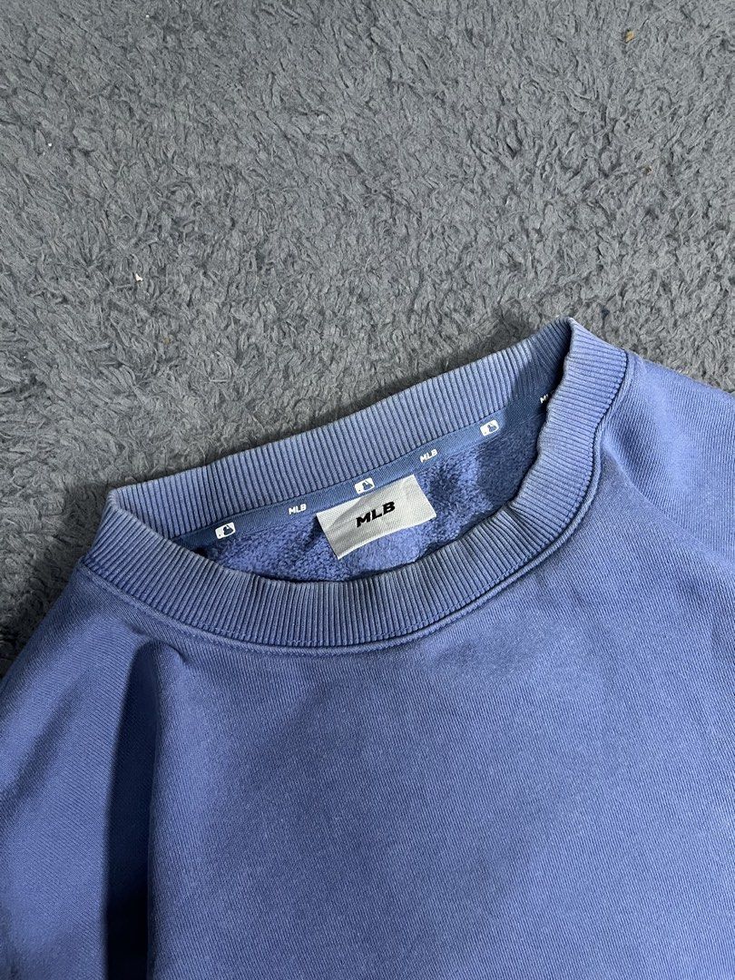 MLB (Category: Hoodies) located in Aurora. Submitted by dl.thrift06 (Listing ID 1466770189, Image 3). Description: Excellent condition 9/10 color rate Issue: ❌ Size on tag: XL (boxy) Waist:26 Length: 27 👕Need Wash 📦Buyers will shoulder shipping fee. 📸Product color may slightly vary due to lighting during photoshoot or to your monitor settings. ⚠️Joy/flaker will be posted! ⚠️No deleting comments be responsible buyer..