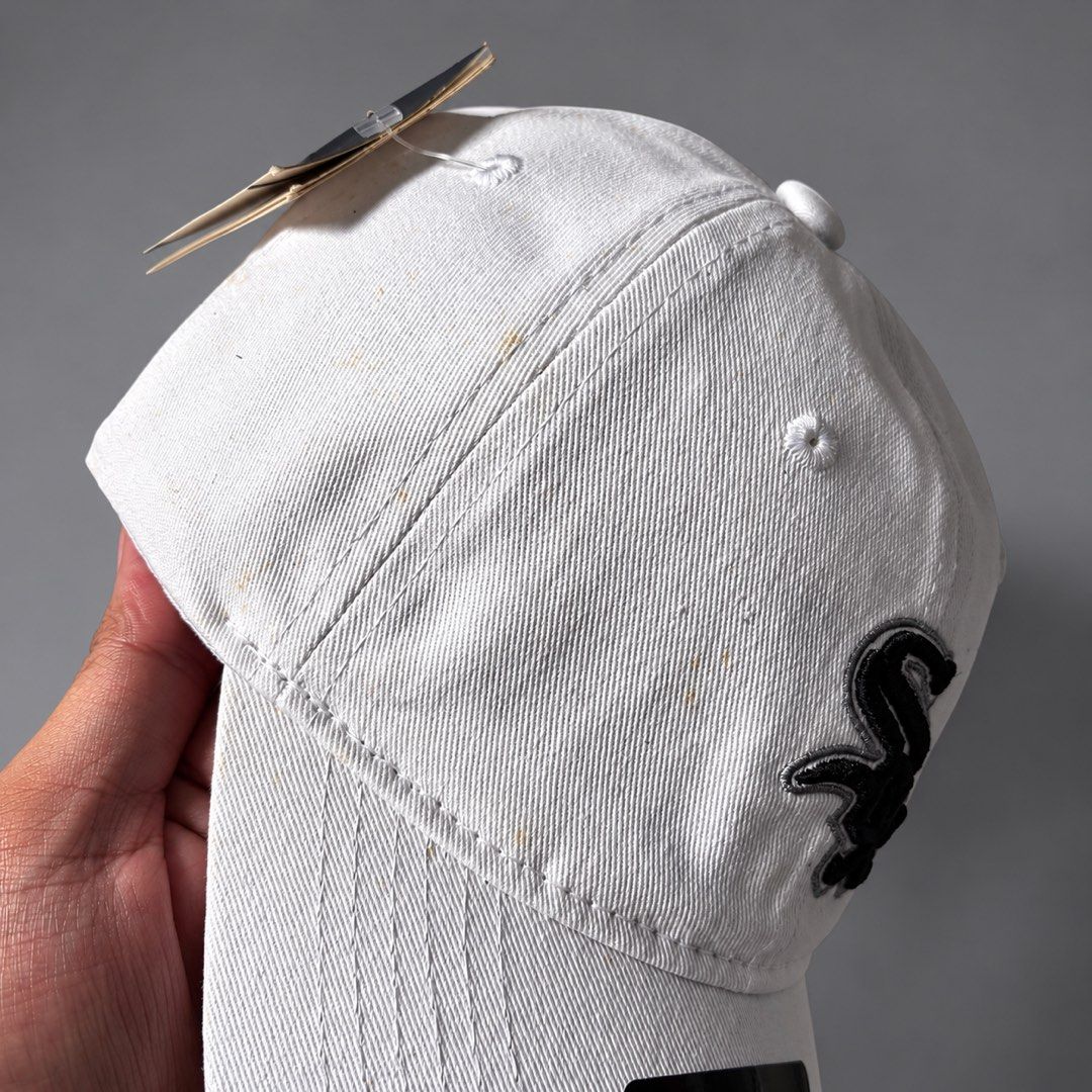 MLB CHICAGO WHITE SOX BASEBALL CAP (Category: Activewear) located in Taguig. Submitted by clarrk95 (Listing ID 1466628346, Image 3). Description: MLB Chicago White Sox Baseball Cap PRICE: ₱150 ONLY! FLAWS: minor dirt | stain Stocked in closet ✅ brandnew ✅ add shipping fee ✅ ignoring LP inquiry Shipping: Lalamove | J&T | LBC Location: Taguig📍 Payment: Gcash | Bank | Cash FB: THRFT IG: thrft_25 DM for more detailed pics.📩.