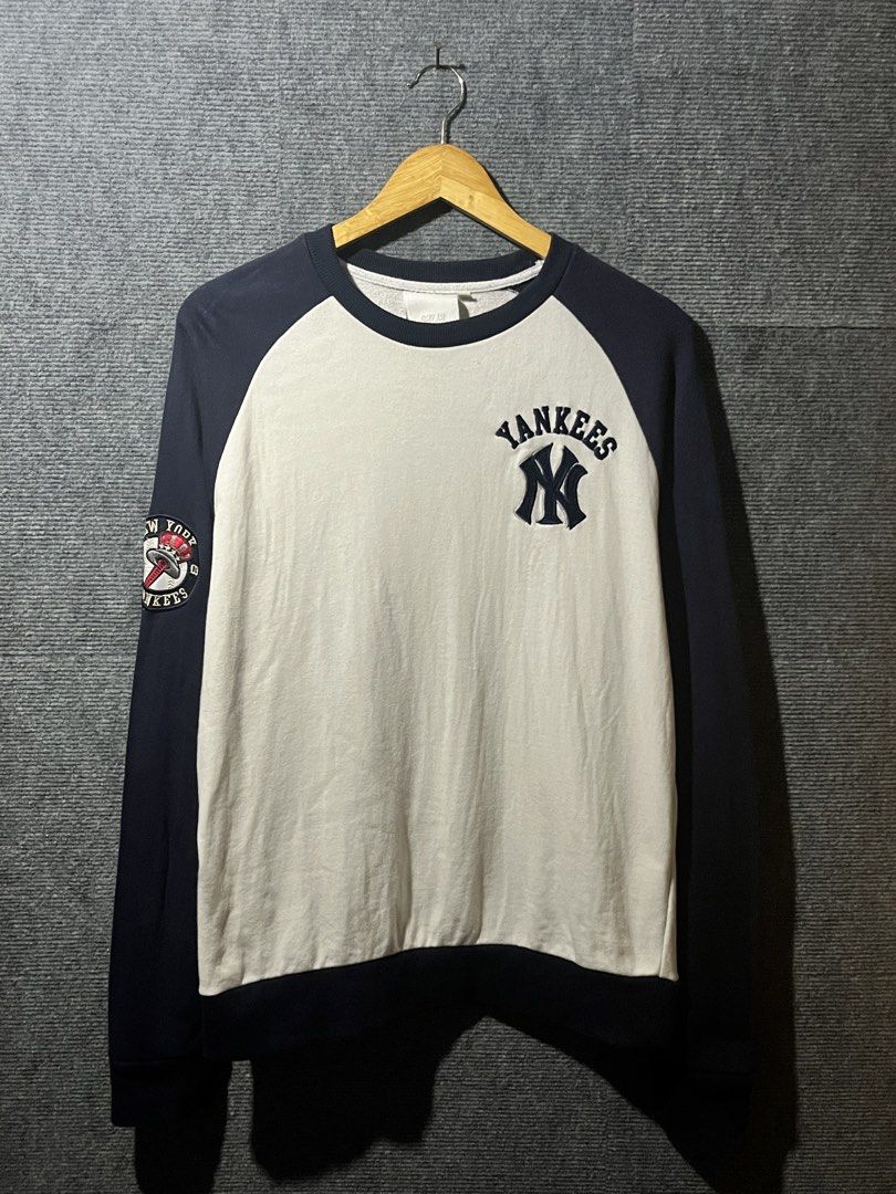 MLB NEW YORK YANKEES (Category: Activewear) located in Naga. Submitted by goodfinds_only.v1 (Listing ID 1466582233, Image 1). Description: FOR SALE -MLB NEW YORK YANKEES SIZE:MEDUIM MEASUEREMENTS WIDTH:21 INCHES LENGTH:28 INCHES COLOR RATE:10/10 EXCELLENT CONDITION NO FLAWS DM ME TO PURCHASE!.
