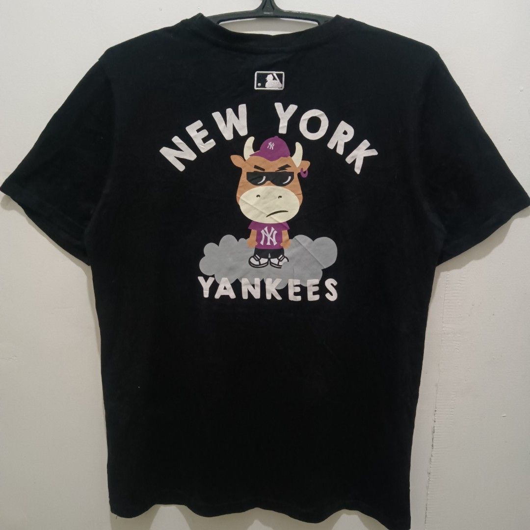 MLB YANKEES Graphic Shirt (Category: Shirts) located in Caloocan City. Submitted by jaychingsss (Listing ID 1466631661, Image 1). Description: MLB Yankees Shirt - 150 20x26 Color Rate: 9.5/10 Complete Tags No issue NEED WASH.
