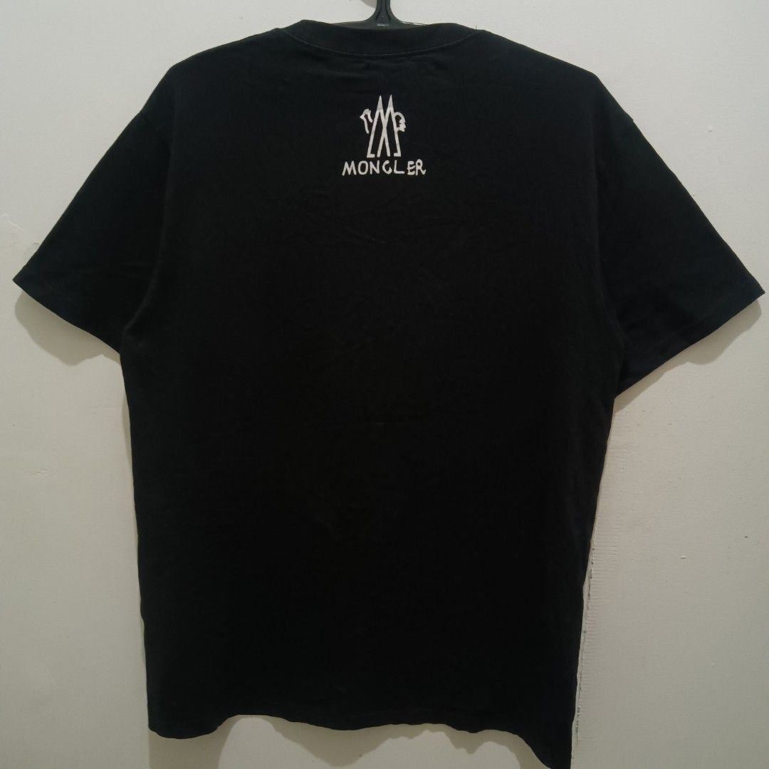 MONCLER Neck Spell Out Shirt (Category: Shirts) located in Caloocan City. Submitted by jaychingsss (Listing ID 1466637044, Image 2). Description: Moncler Shirt - 180 21x29 Color Rate: 9.5/10 Complete Tags Minor issue: mejo naka angat yung sa gilid ng rooster design check photo. Di naman malala kayo nalang dumiskarte NEED WASH.