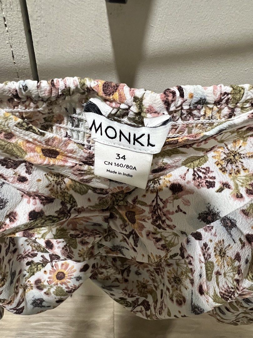 Monki Floral Crop Blouse (Category: Blouses) located in Makati City. Submitted by dcal29 (Listing ID 1466697070, Image 2). Description: .
