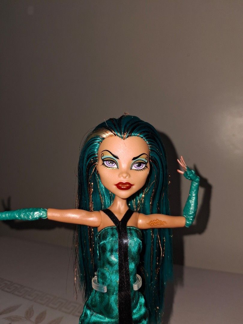 Monster high g1 (Category: Figurines & Statues) located in Lipa City. Submitted by gabriels._08 (Listing ID 1466728331, Image 2). Description: Monster High g1 🏺️Nefera denile (Boo york)🏺-1.6k 🐨Jane boolittle🐨 (Basic)-1.1k 🔩Frankie stein ⚡️(13wishes)-950 (All repriced Conditions: Nefera - lacks of accesso -crown -earrings -gold top plate No yellowing Soft hair Overall rating: 8.5/10 Jane bo -lacks of accesso -crown -3 bracelet -stick -bag - p