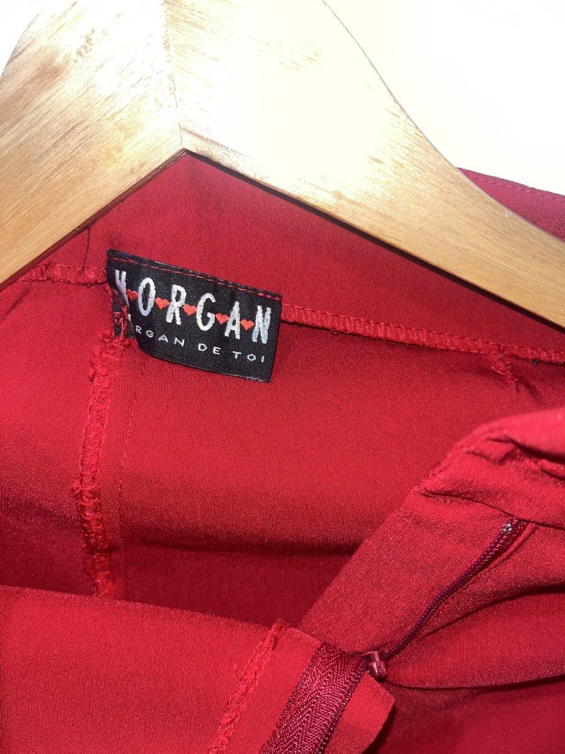 Morgan de Toi Red Slim-Fit Capri Pants (Category: Other Bottoms) located in Santa Rosa. Submitted by lanadeldios (Listing ID 1466719688, Image 1). Description: Brand: Morgan de Toi Paris Colour: Bright red / cherry red Style: Slim-fit tailored trousers Waist: Structured waistband with belt loops.