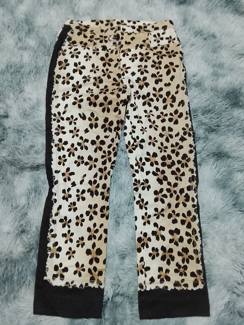 Moschino Jeans Donna W30 L35 (Category: Jeans) located in Davao. Submitted by thevintagehunterdvo (Listing ID 1466639916, Image 1). Description: Waist 30 Length 35 Thigh 10 hem 7 799+89 sf.