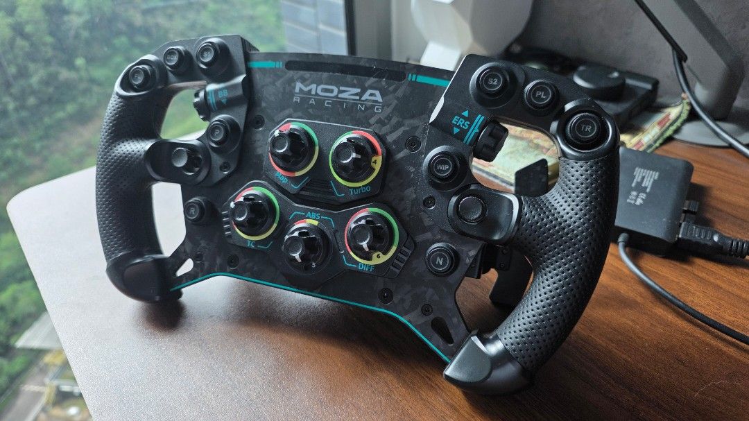 Moza Racing Formula Sim GS Steering Wheel （分類：手掣）位於 Hong Kong。 由 bagelnfriends 提交（商品編號 1465865793，圖片 1）。簡介： Used. Still in perfect condition. Have box. Moza Racing formula style steering wheel rim. Carbon fiber texture finish. Packed with custom buttons, rotary dials, thumb encoders, and integrated LED rev lights. Rear shift paddles attached. Standard quick release mounting pattern on the back. Ready for serious sim racing setups.。