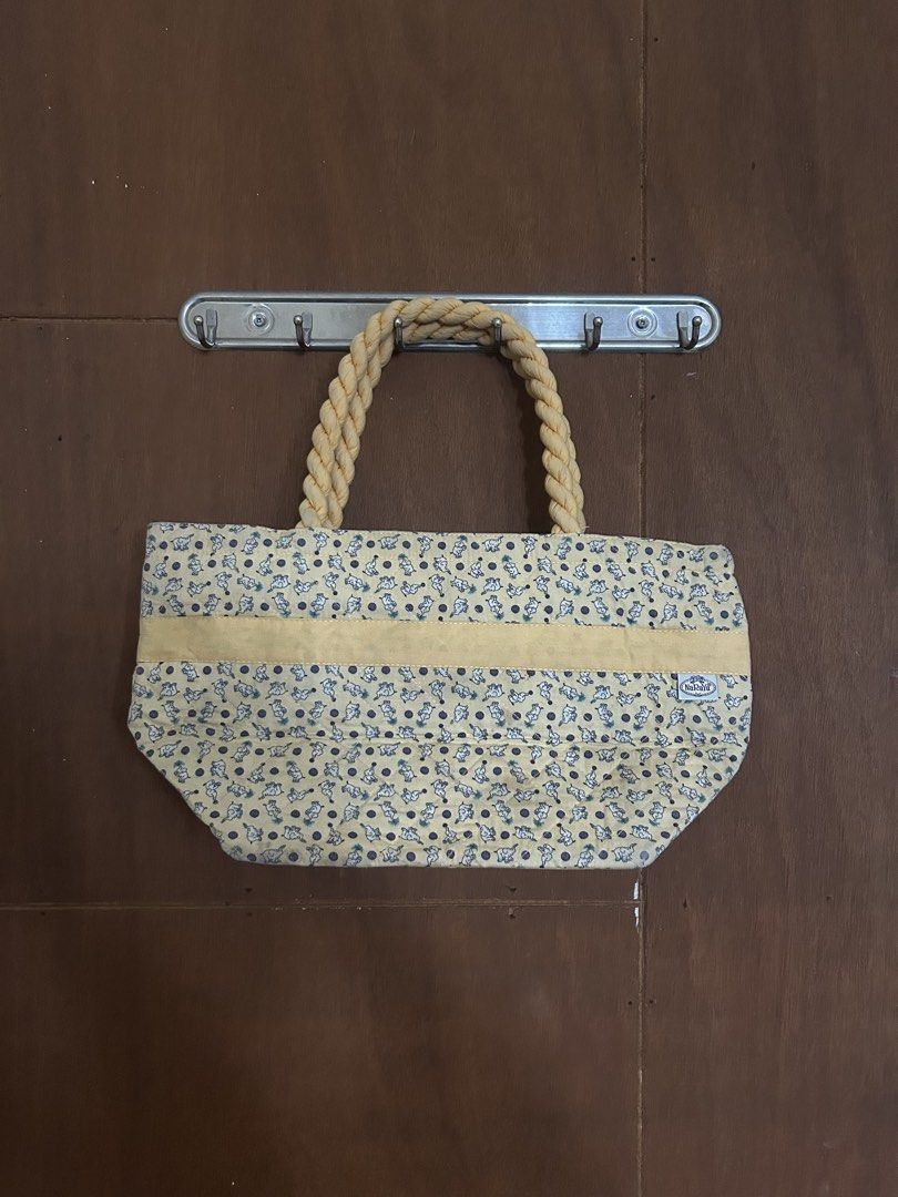 NaRaYa Bag (Category: Shoulder Bags) located in Manila. Submitted by minihys (Listing ID 1466582550, Image 2). Description: ✨ pre-loved / authentic naraya bag ✨ cute, timeless & perfect for everyday use ✨ good condition ✨ spacious enough for your essentials.