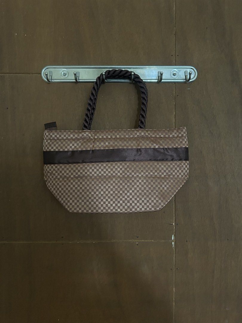NaRaYa Bag (Category: Shoulder Bags) located in Manila. Submitted by minihys (Listing ID 1466582688, Image 2). Description: ✨ pre-loved / authentic naraya bag ✨ cute, timeless & perfect for everyday use ✨ good condition ✨ spacious enough for your essentials.