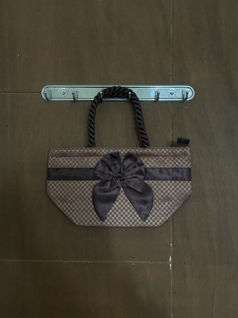 NaRaYa Bag (Category: Shoulder Bags) located in Manila. Submitted by minihys (Listing ID 1466582688, Image 1). Description: ✨ pre-loved / authentic naraya bag ✨ cute, timeless & perfect for everyday use ✨ good condition ✨ spacious enough for your essentials.