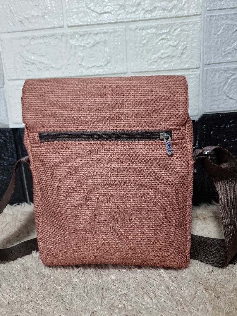 Naraya Sling bag (Category: Sling Bags) located in Bugallon. Submitted by preloverelove07 (Listing ID 1466729708, Image 2). Description: Pangasinan as new free shipping 3 compartments.