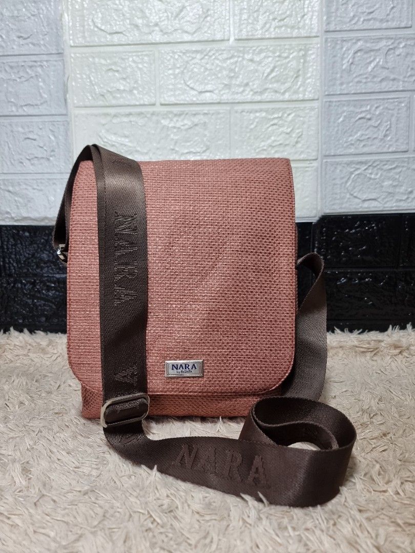 Naraya Sling bag (Category: Sling Bags) located in Bugallon. Submitted by preloverelove07 (Listing ID 1466729708, Image 1). Description: Pangasinan as new free shipping 3 compartments.