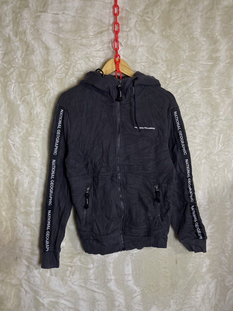 National Geographic (Category: Coats, Jackets and Outerwear) located in Molave. Submitted by ikong_thrift07 (Listing ID 1466573644, Image 1). Description: .